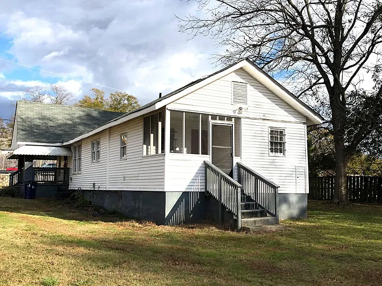 126 S Rocksprings St — Photo 2