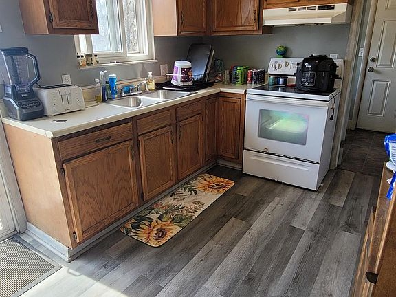 5th image of 403 Kalkaska St NW