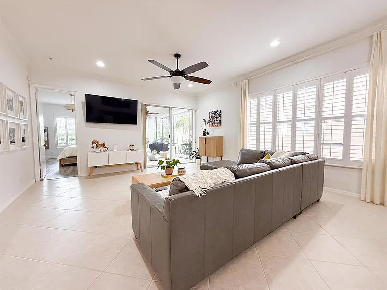 167 Isle Verde Way — Photo 4