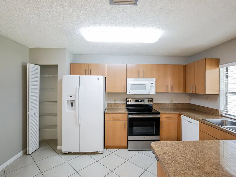 9611 NW 44th Ct — Photo 7