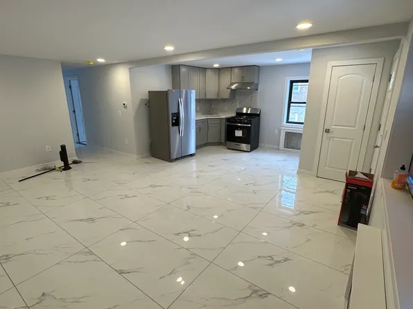 2890 Lafayette Avenue image 1 of 14