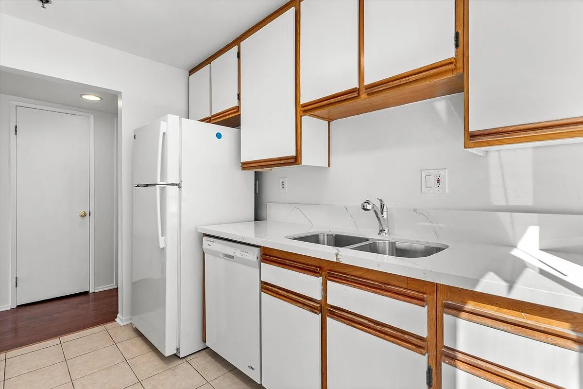 2 bed, 1100 sqft, $2,850 — Photo 3