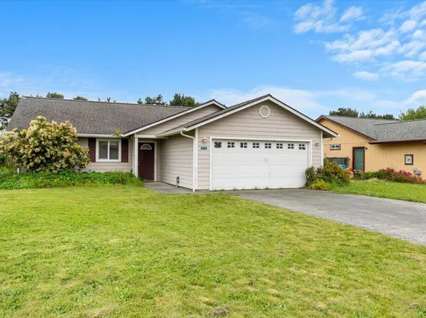 330 N Bradford St, Smith River, CA 95567