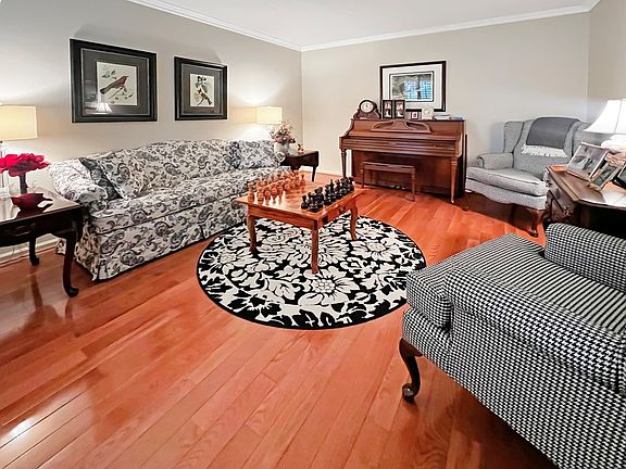 2nd image of 109 Pine Hill Cir