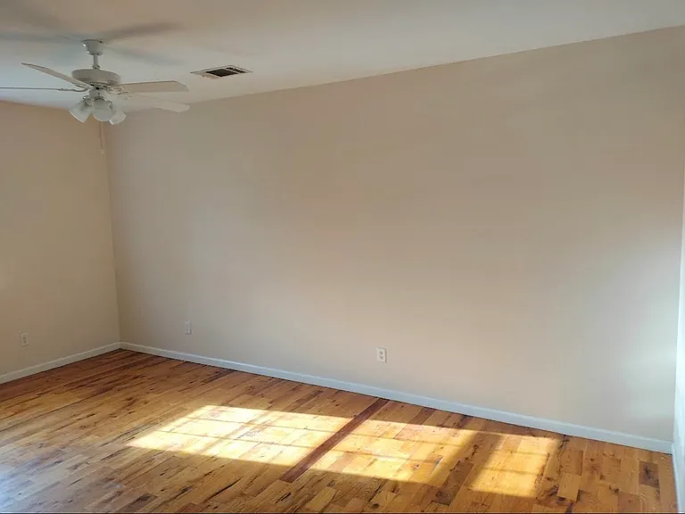2255 N Prieur St — Photo 12