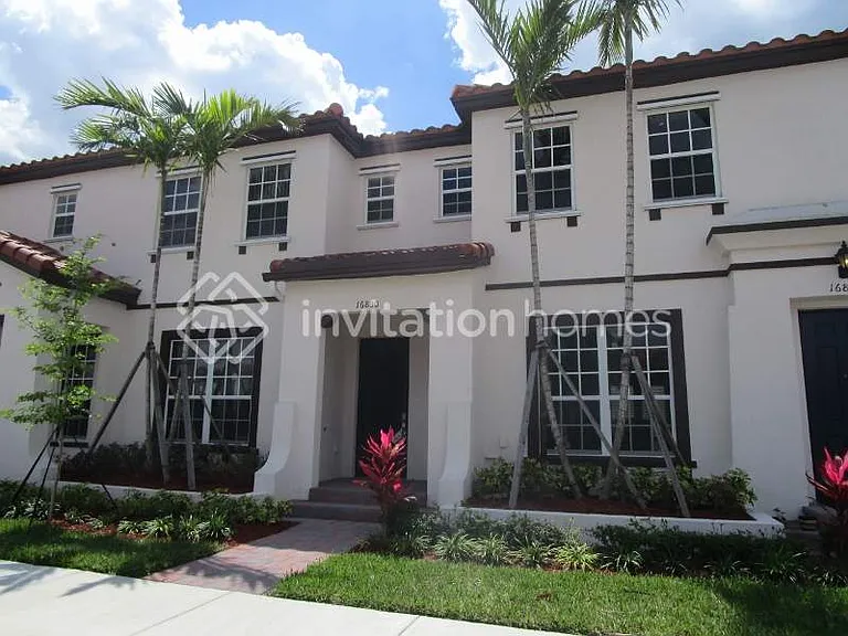 16850 SW 95th St — Photo 1