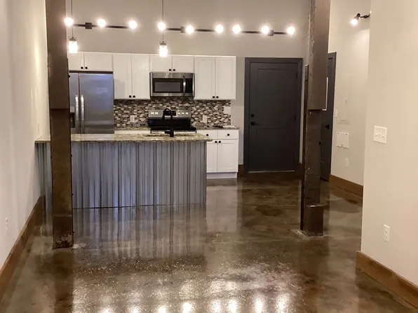 252 N Franklin St #216, Red Lion, PA 17356