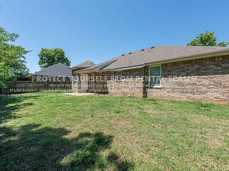 1674 N Hazeltine Dr — Photo 14