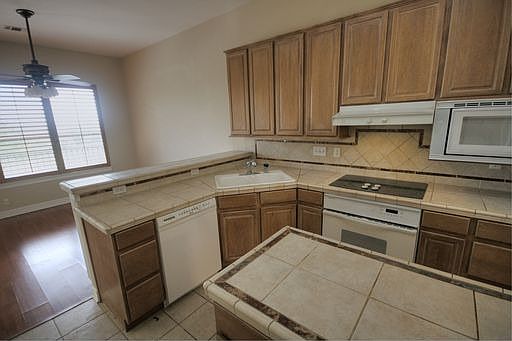 2nd image of 411 Golf Crest Ln