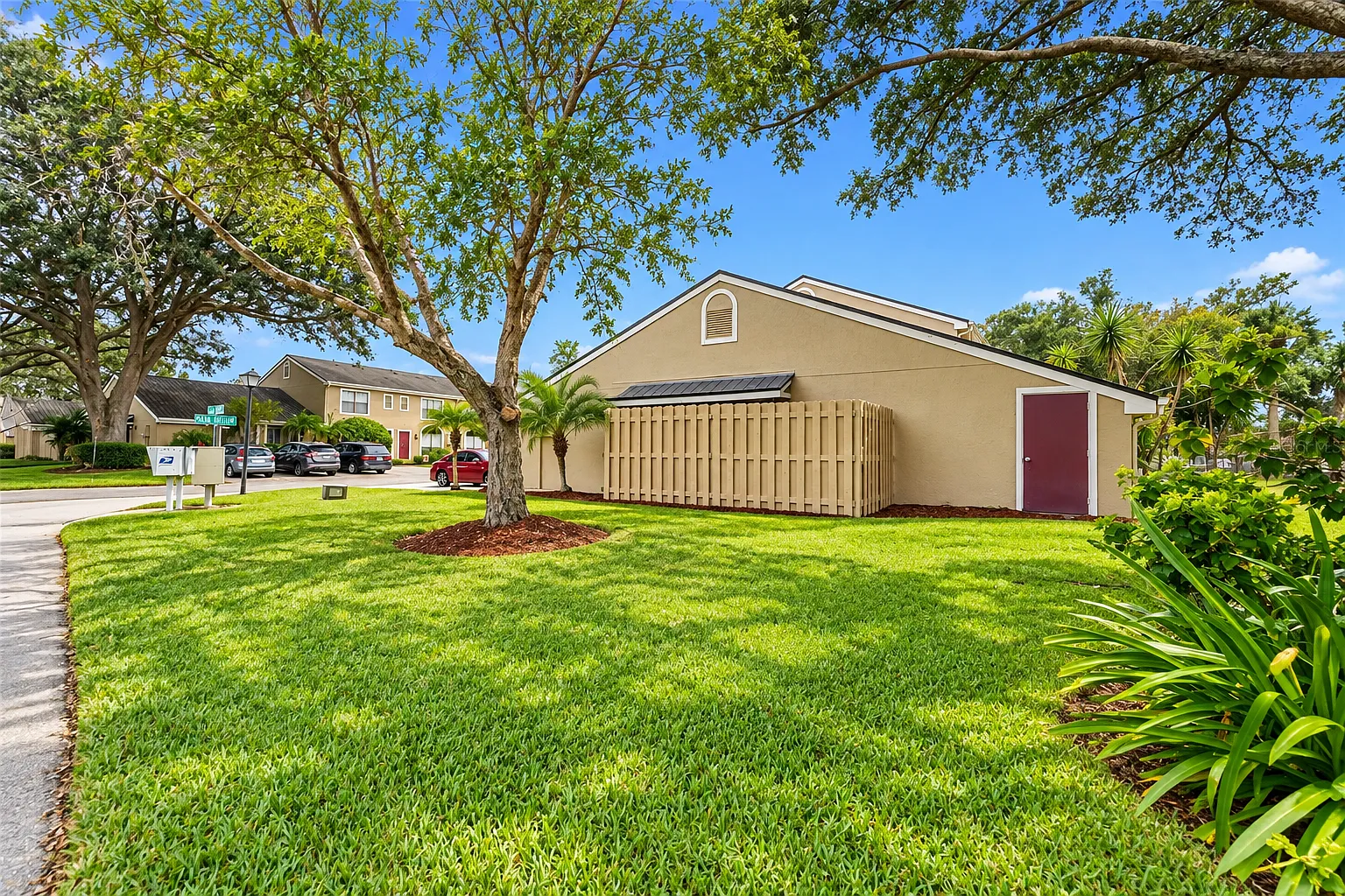 3 bed, 1078 sqft, $2,000 — Photo 2