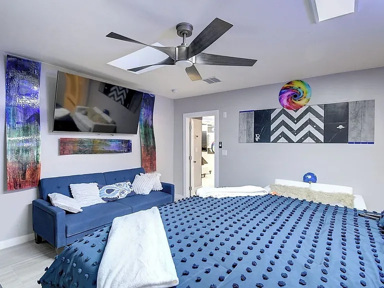 121 W Balboa Dr — Photo 30