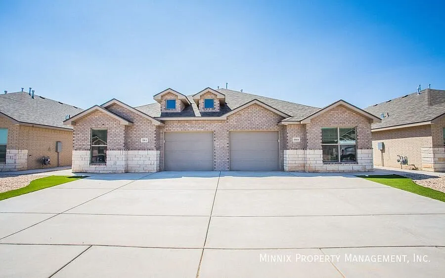 3 bedroom/ 2bath | 2106 Langford Ave #A — Photo 3