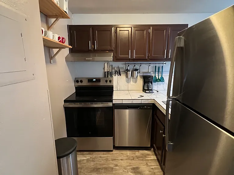 125 W 10th St #208 — Photo 4