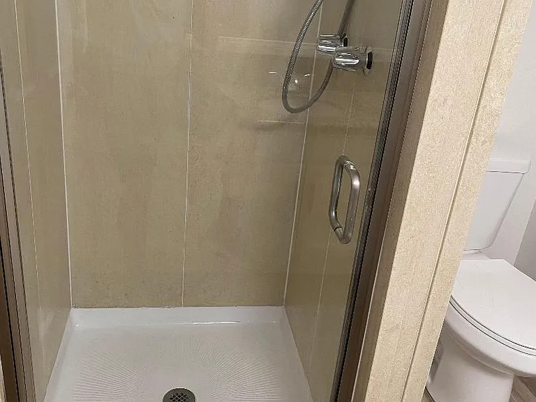Easy step walk-in shower