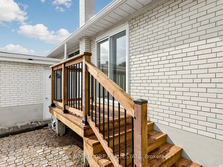 8 Summerfield Cres — Photo 38
