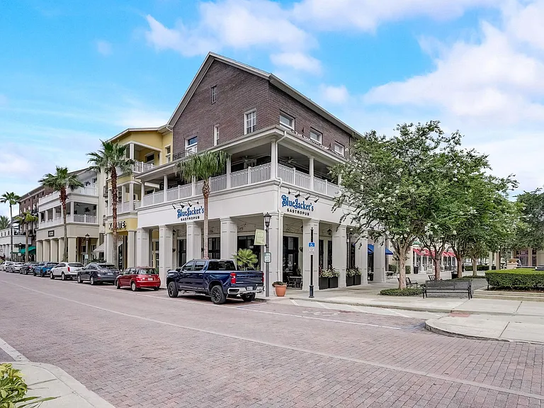 Majestic of Downtown Baldwin Park — Photo 21