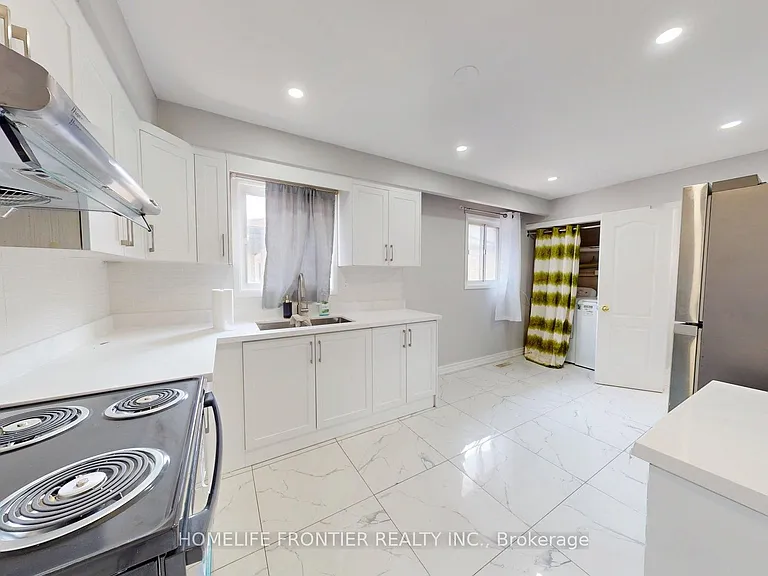 337 Hansen Rd N #UPPER — Photo 2