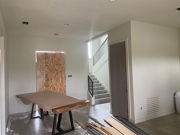 3rd image of 209 Woodway Dr