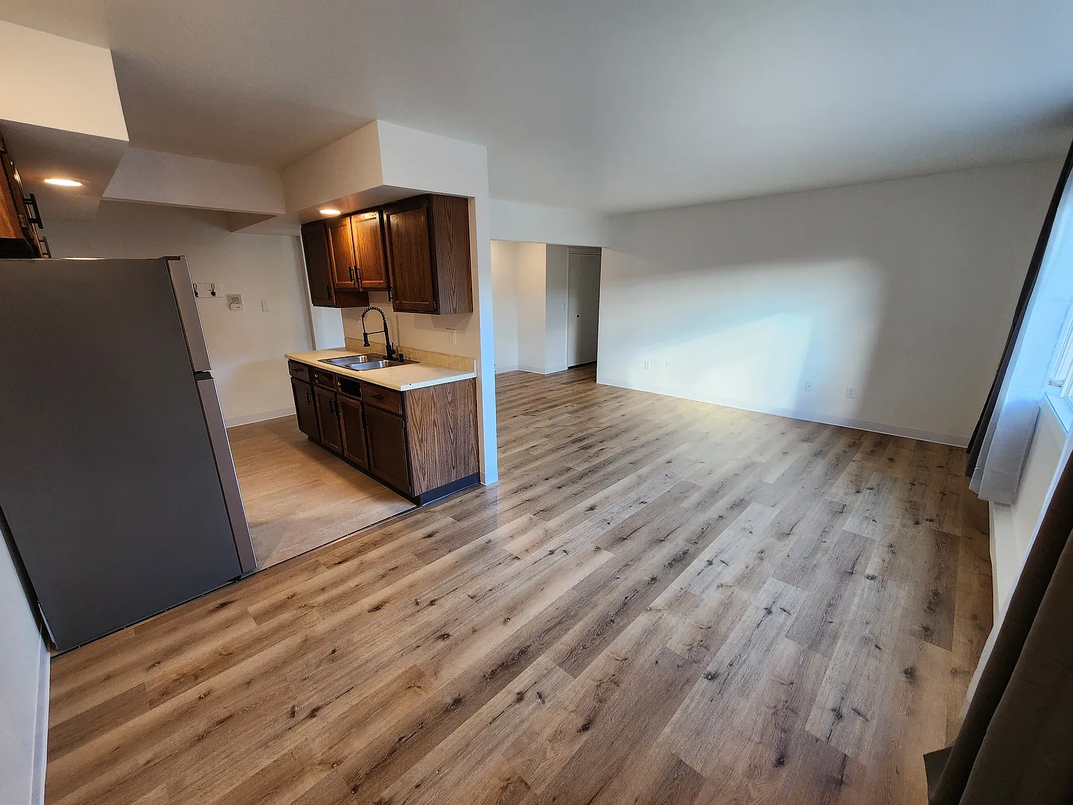 Fairbanks Apartments — Photo 4