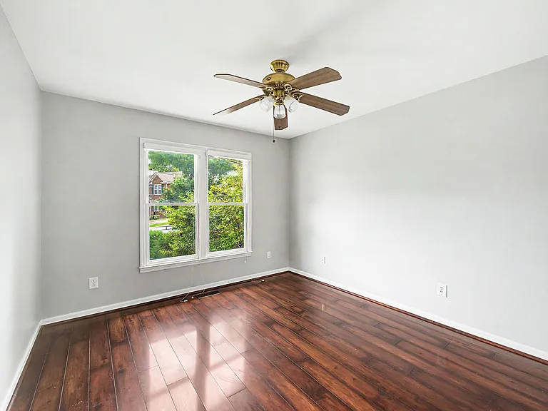 816 Carlisle Ct N — Photo 23