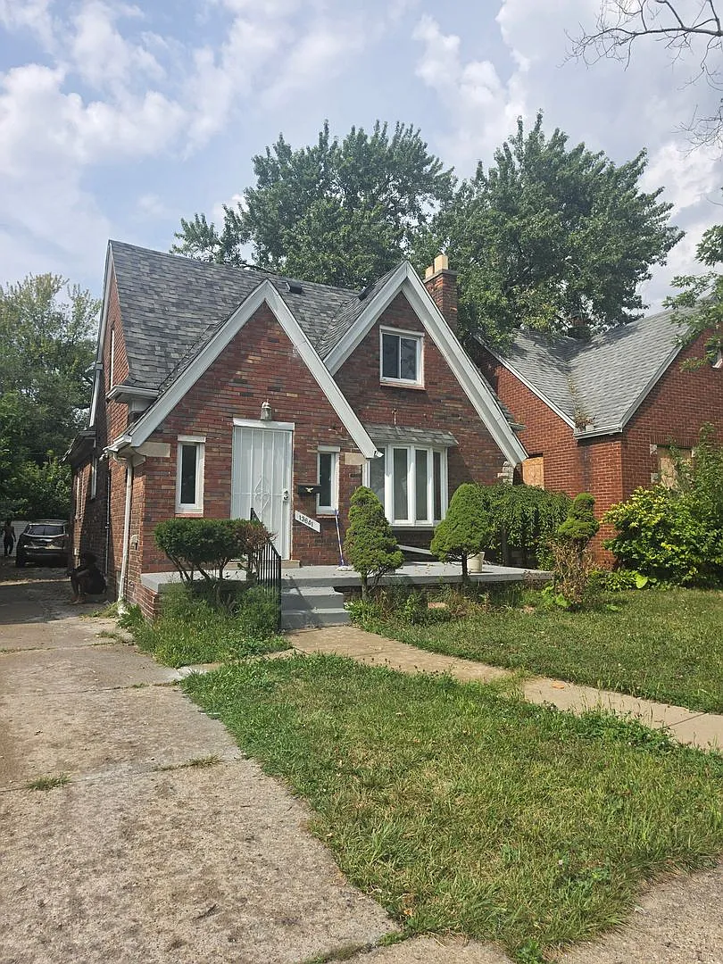 5 Bedroom Home — Photo 1