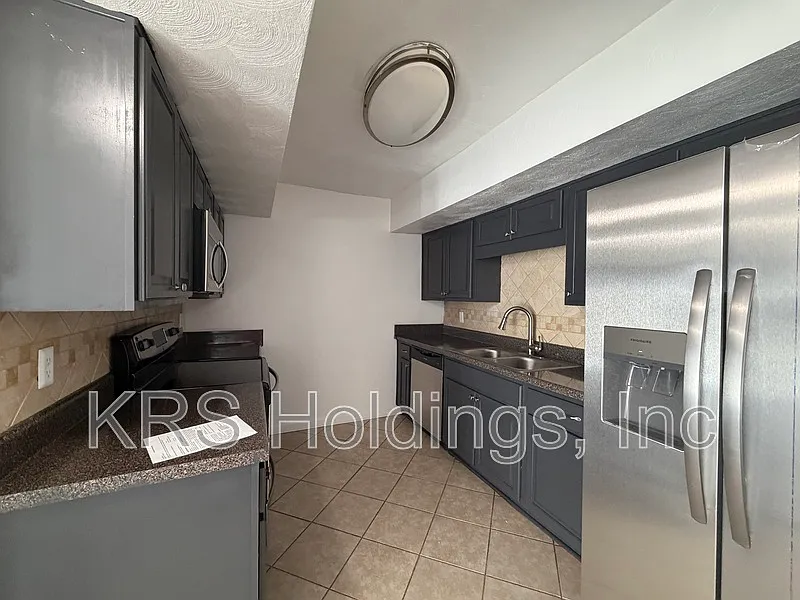 3 bed, 1.0 bath, $1,995 — Photo 4