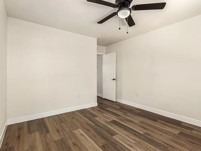 1538 E Laurel Ave — Photo 22