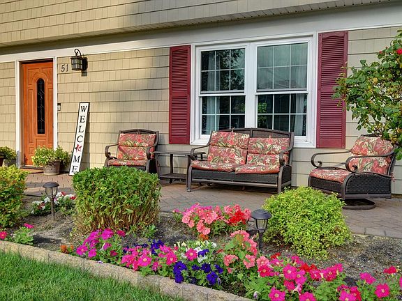 3rd image of 51 Long Meadow Pl