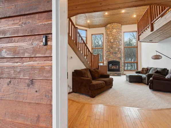 9117 County Road A, Mount Horeb, WI 53572