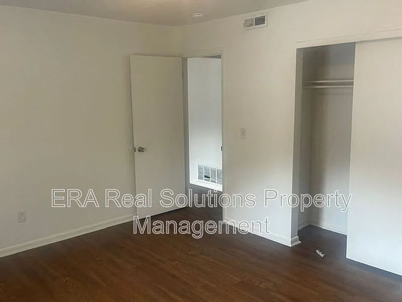 2 bed, 1.0 bath, 864 sqft, $800 — Photo 3