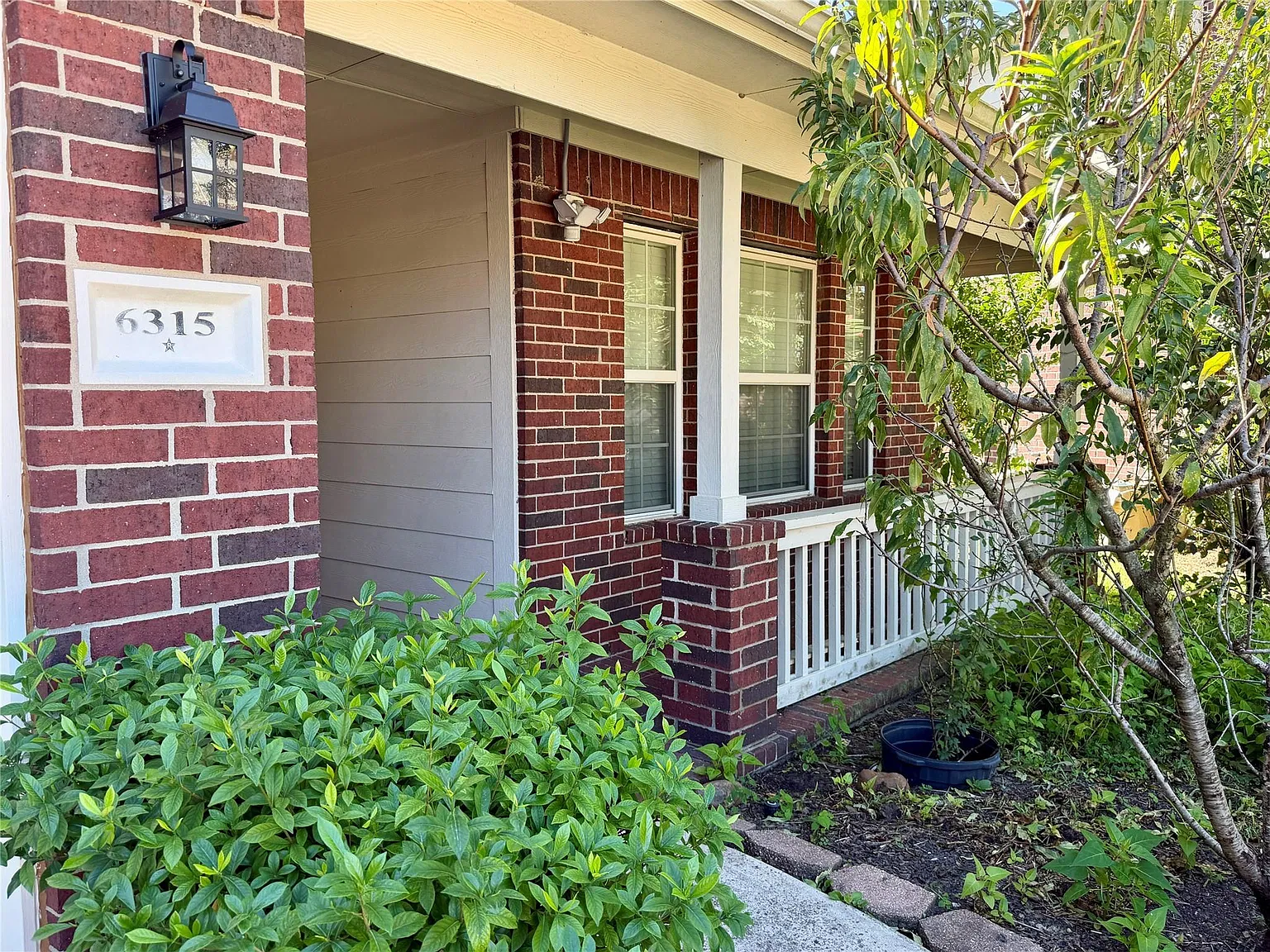 3 bed, 2.0 bath, 1620 sqft, $2,100 — Photo 4