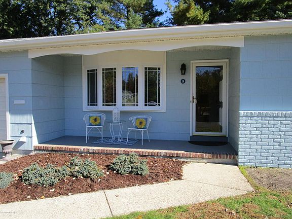 3rd image of 14 Stanford Dr