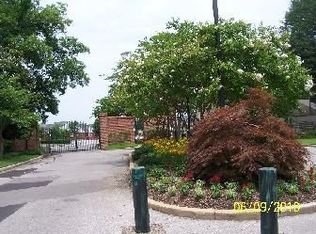 330 Fountain River Dr, Memphis, TN 38120