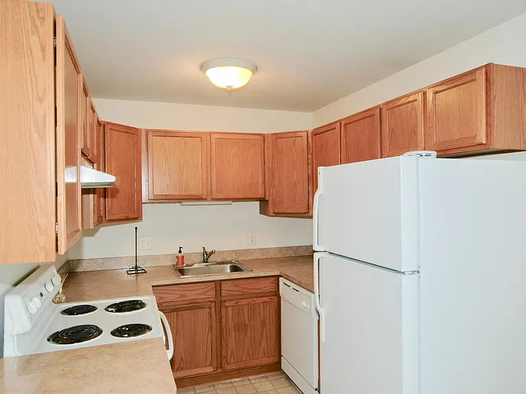 2440 Parmenter Blvd #63 — Photo 6