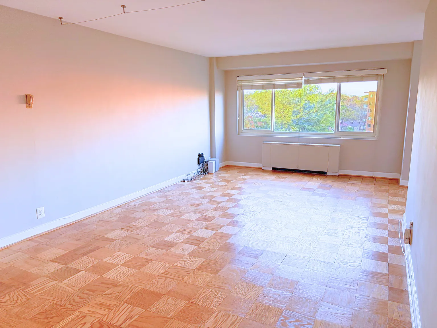 4201 Cathedral Ave NW — Photo 4