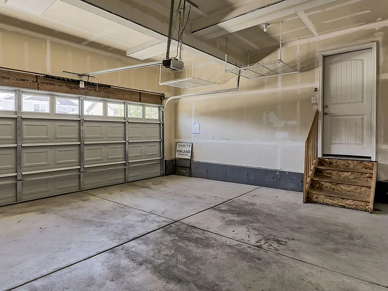 1748 Ruddlesway Dr — Photo 32