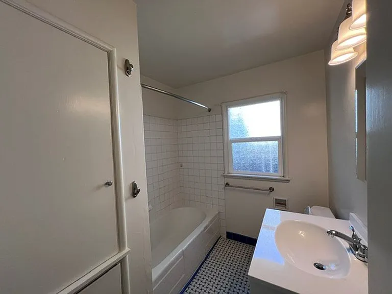 1036 10th Ave — Photo 11