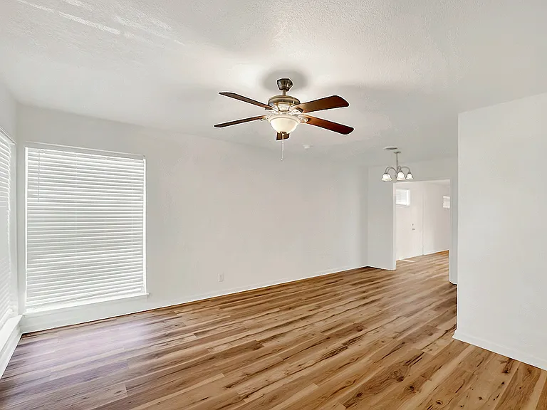 343 Blaze Ave — Photo 4