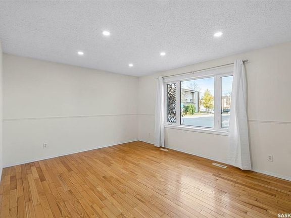 5th image of 231 Weyakwin Dr
