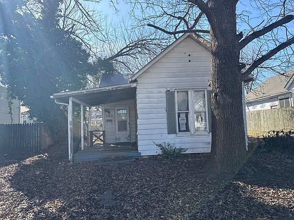 3rd image of 707 N Madison St