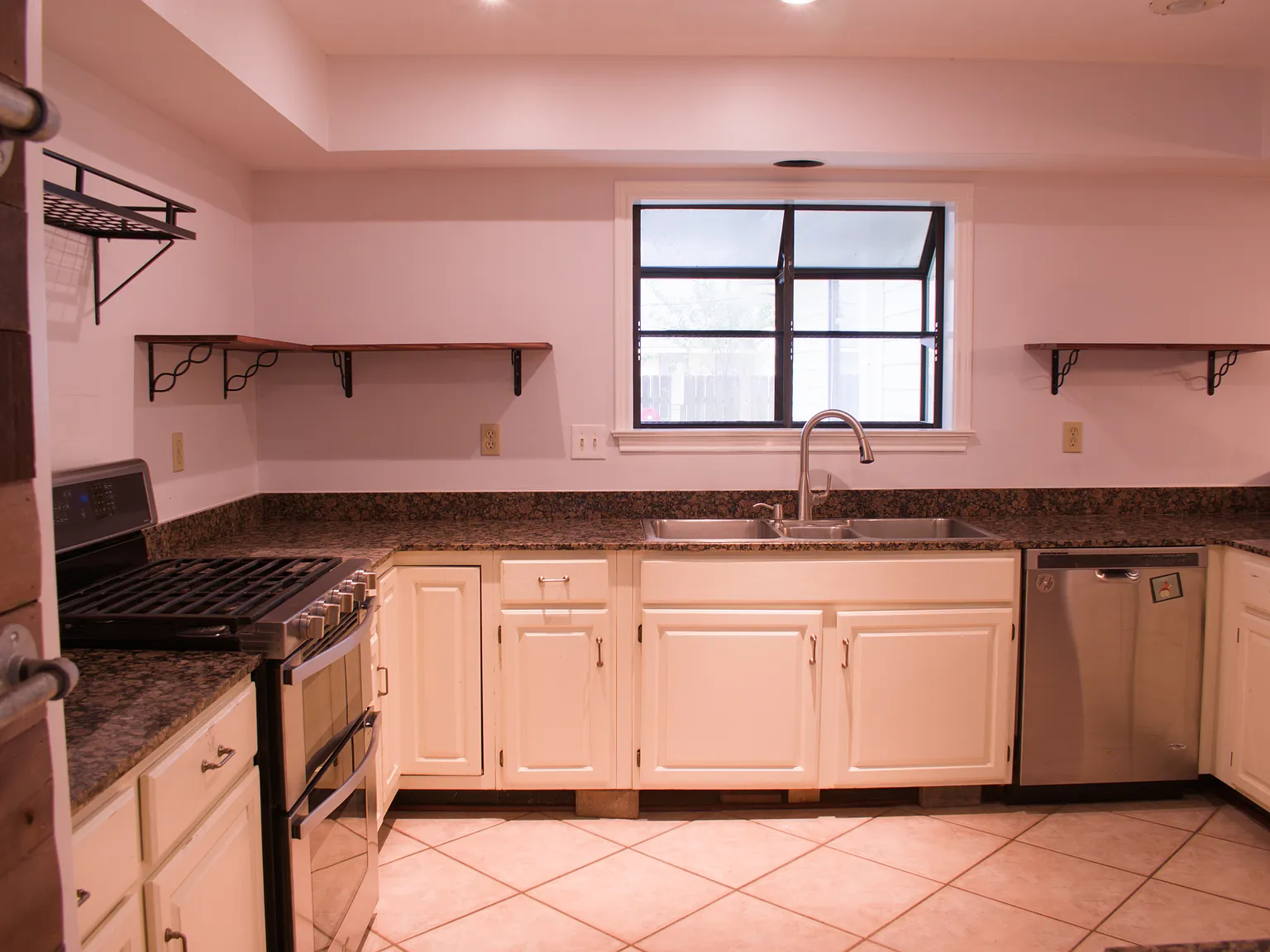 3 bed, 2075 sqft, $2,400 — Photo 3