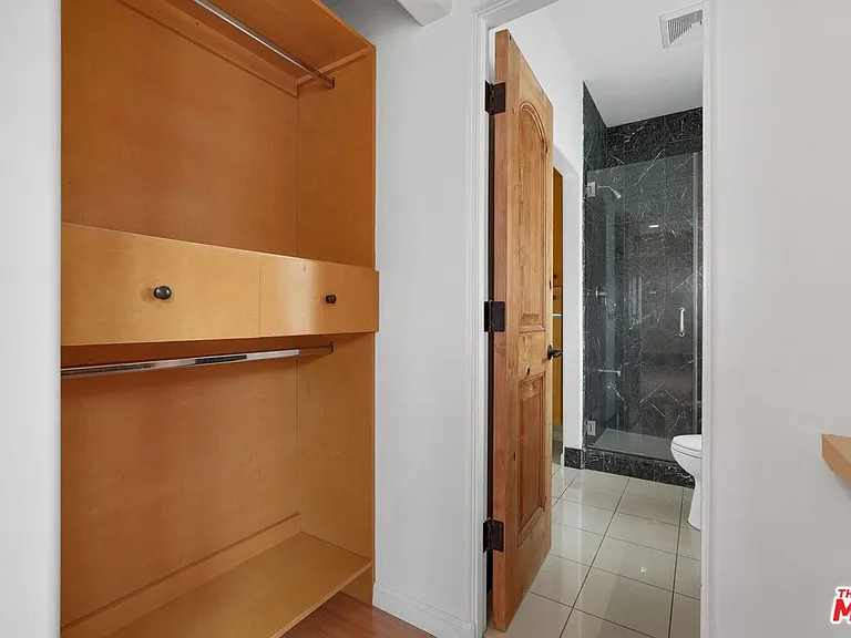 1743 S Barrington Ave — Photo 22