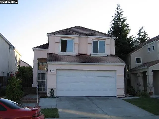 3 bed, 2.5 bath, 1615 sqft, $4,000 — Photo 1