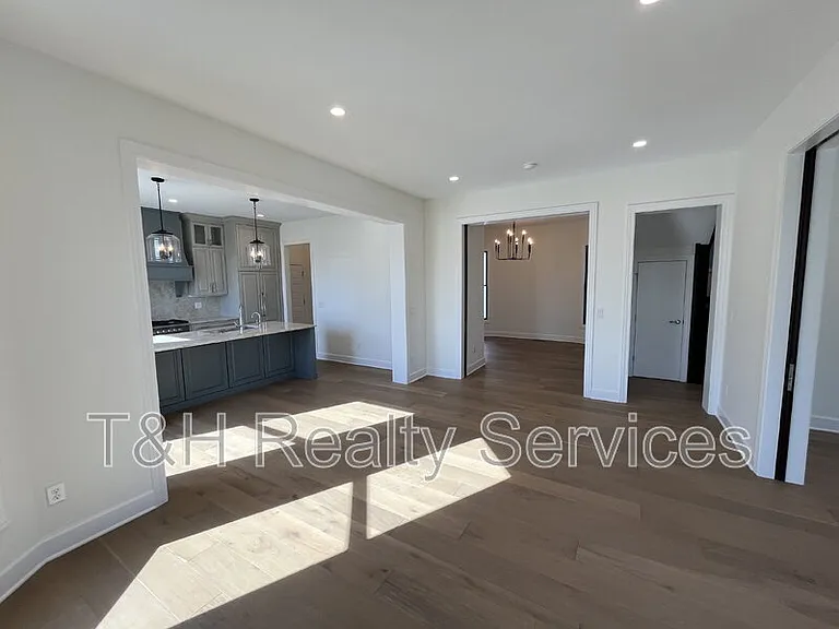 822 Union St — Photo 8