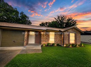 6052 Holiday Ln, North Richland Hills, TX 76180