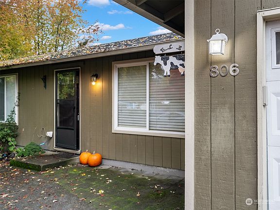3rd image of 806 NE Clark Avenue