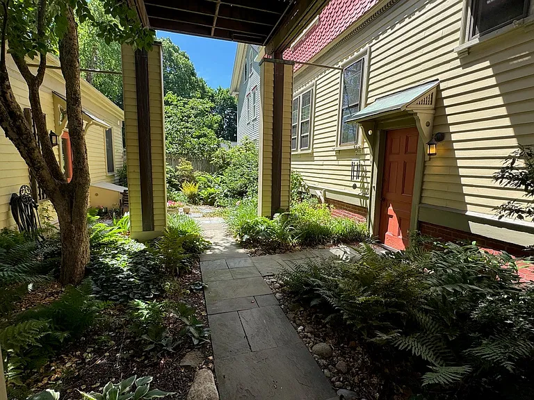 80 Dexter St #1R — Photo 7