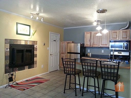 5th image of 909 N Butler Ave APT 01