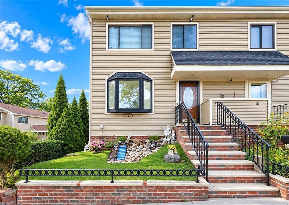 1st image of 33 Berry Ct