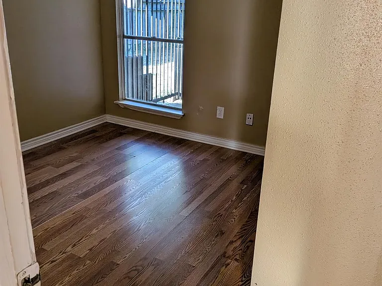 6826 Heather Hollow Dr — Photo 10